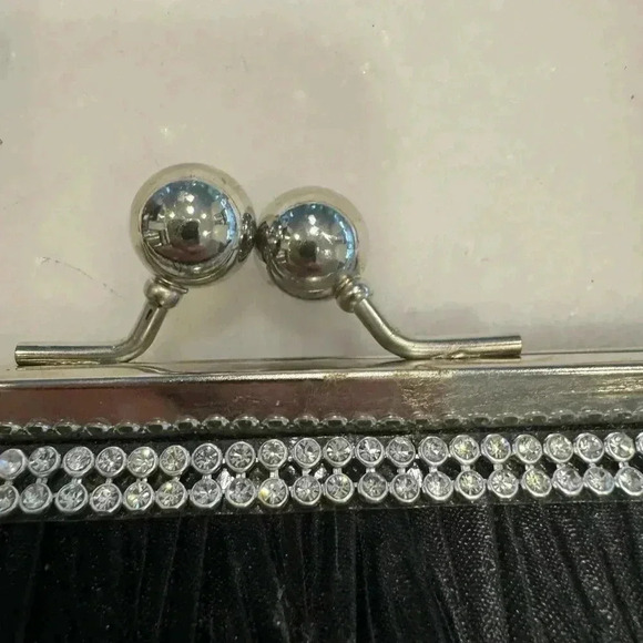 Black evening kiss lock clutch with rhinestone details and removable chain - Picture 4 of 10